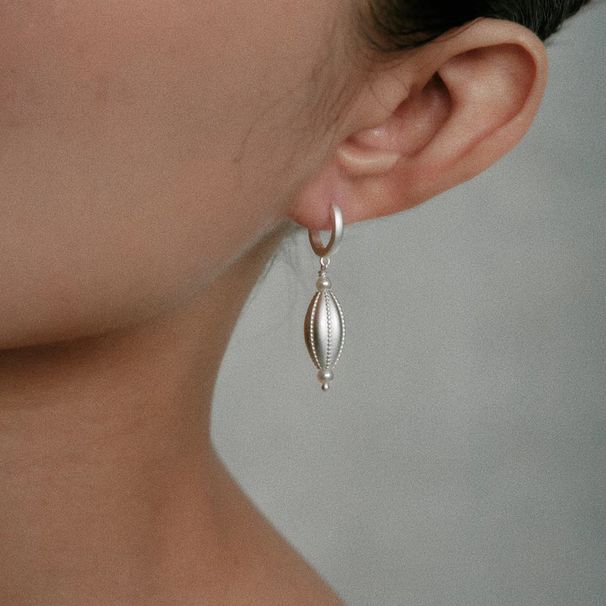 Elegante Ohrstecker mit olivgrünen Perlen für Damen – modischer Damenstil, Nischendesign mit exquisitem, dynamischem Charme_voghion.com