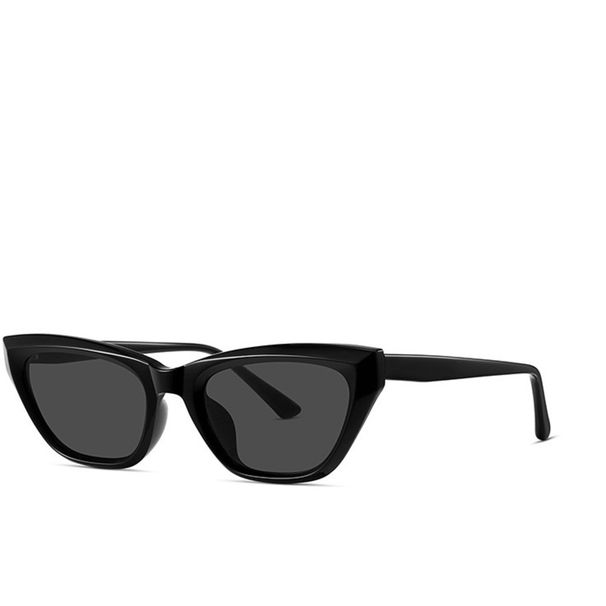 Occhiali da sole poligonali Cat Eye in stile blog con lenti graduate disponibili_voghion.com