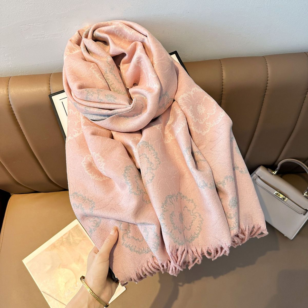 Elegante sciarpa scialle con frange di camelia - Caldo scialle invernale a doppio strato con elegante motivo floreale, morbido e accogliente per le donne_voghion.com