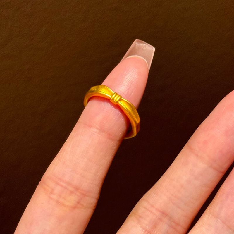 Xiaohongshu, anello versatile da donna con fiocco in oro opaco e metodo antico, di alta qualità, stile principessa in fuga_voghion.com