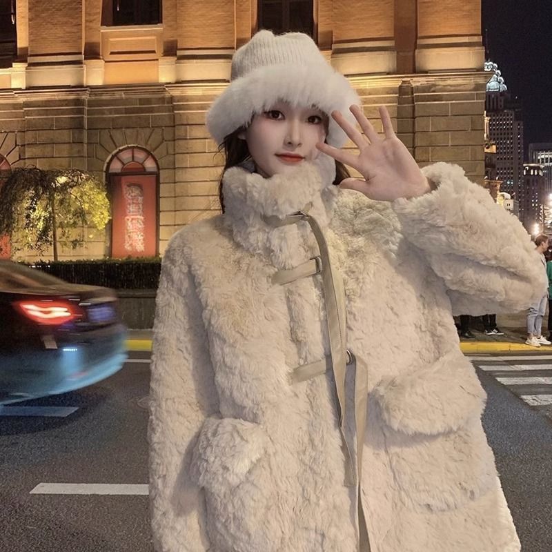 Cappotto corto in peluche di pelliccia di coniglio in pelle di pecora spessa in lana di agnello sciolto stile coreano autunno inverno 2025 per le donne_voghion.com