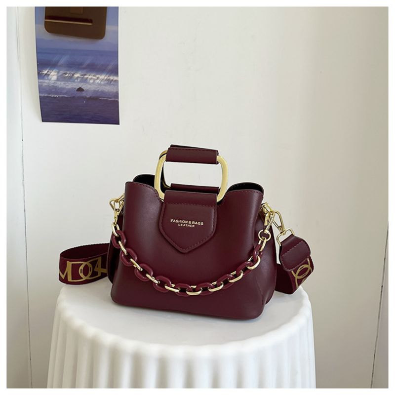 Grenzüberschreitende neue Handtaschen für Damen, vielseitige Retro-Umhängetasche mit breitem Schultergurt, modische Pendler-Schultertasche mit Kette_voghion.com