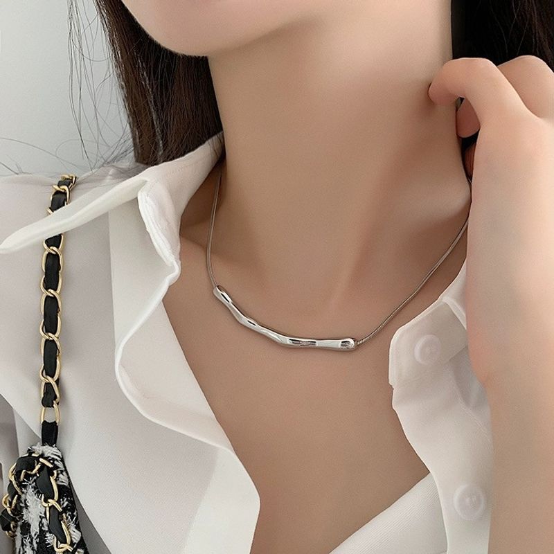 Niş Tasarımlı Düzensiz Metal Pileli Kolye, Köprücük Kemiği, Havalı Stil, Basit ve Çok Yönlü Kısa Boyun Zinciri_voghion.com