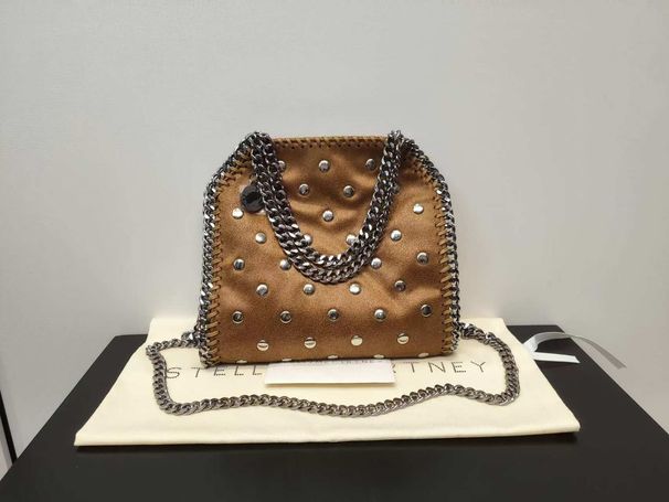 Borsa a tracolla grande e capiente, versatile, quadrata, piccola, con tracolla singola e catena piatta a griglia intera_voghion.com