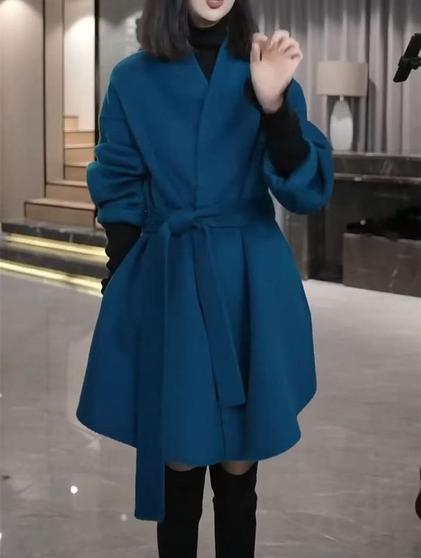 Minimalistischer Damenmantel aus Wollmischung mit Gürtel – Übergroßer Trenchcoat mit schlankmachender Taillenbindung (mittellang, einfarbig blau, vielseitig fürs Büro und Wochenende)_voghion.com