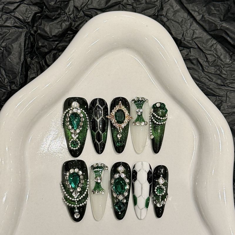 Uñas postizas Glamour Esmeralda, hechas a mano, diseño premium de Medusa_voghion.com