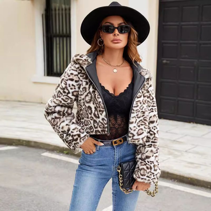 Cappotto alla moda con cappuccio in pelliccia sintetica e stampa leopardata - Giacca corta in peluche per donna, stile invernale e autunnale_voghion.com