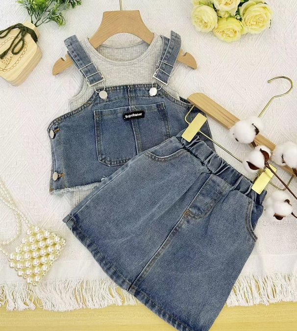 Kinderkleidung 2024 neuer Sommeranzug für Mädchen aus Denim mit Hosenträgern, Oberteil und Halbrock, Hemd mit Unterteil, dreiteiliger Anzug_voghion.com