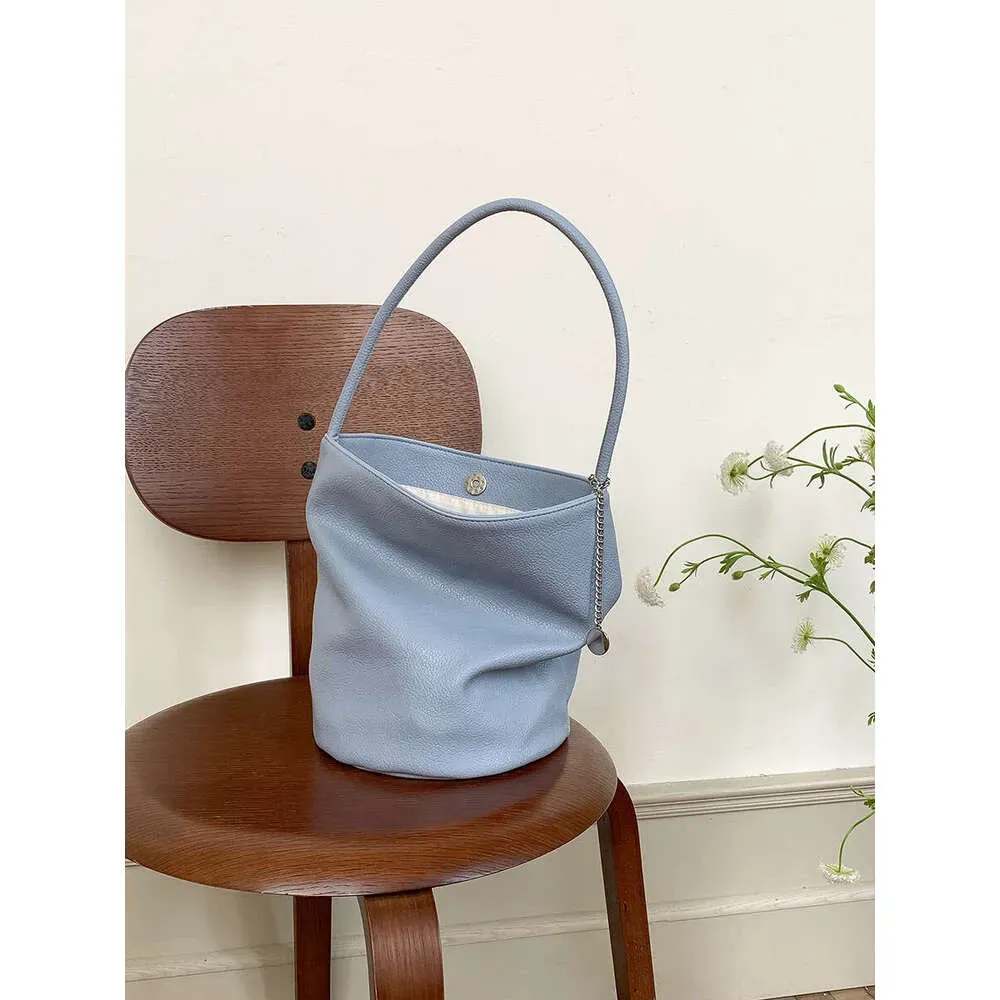 Summer New Soft Leather Bucket Handheld Niche Versatile Commuter Underarm Large Capacity Cylinder Shoulder Bag For Women_voghion.com