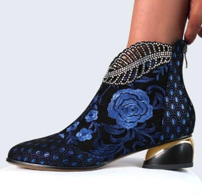 Scarpe da donna di grandi dimensioni in stile etnico vintage con tacco spesso e stivaletti corti ricamati_voghion.com