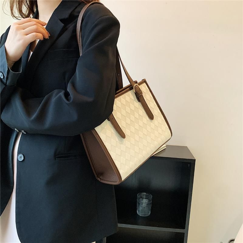 Borsa tote UR Niche per donna 2024 estate nuovo stile di alta qualità, semplice sottobraccio, grande capacità griglia a diamante lavoro pendolarismo_voghion.com