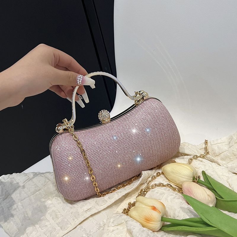Modische Abendtasche im Clip-On-Design_voghion.com