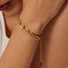 Bracciale da donna con elemento oceano, per vacanze estive in spiaggia, in acciaio al titanio, con conchiglia cava, in PVD 18k, resistente allo sbiadimento e impermeabile._voghion.com