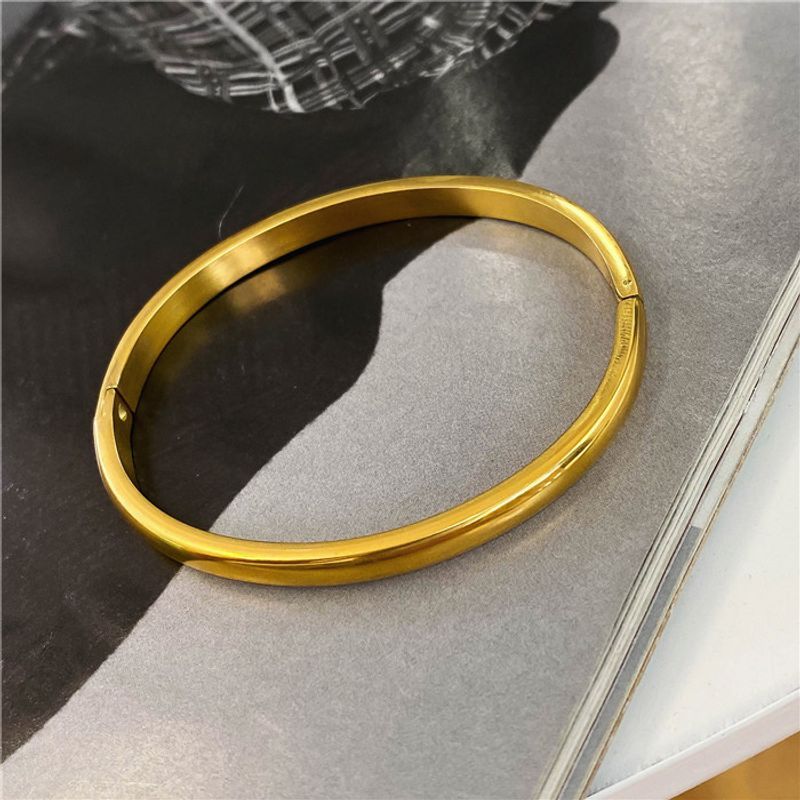 Elegante bracciale da donna in acciaio al titanio con placcatura in tinta unita e intarsi in zircone_voghion.com