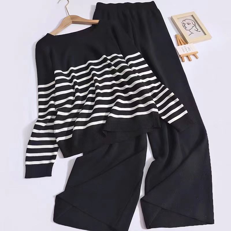 Maglione a righe a maniche lunghe con scollo rotondo e vestibilità attillata da donna + pantaloni larghi a vita alta in tinta unita, due pezzi_voghion.com