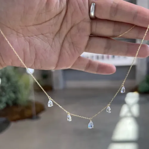 2024 Halsband med glänsande zirkondroppöverlägg och dubbelt lager guldfärgad kedja för festdamer, utsökta smycken_voghion.com