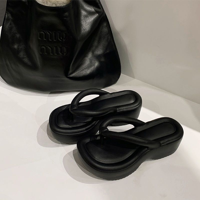 Europäesch an amerikanesch Flip-Flops mat héijen Absätz fir Fraen, mat décker Sohlen, fir d'Héicht an d'Gefill vum Trëppelen op Dreck ze erhéijen, EVA Flip-Flops_voghion.com