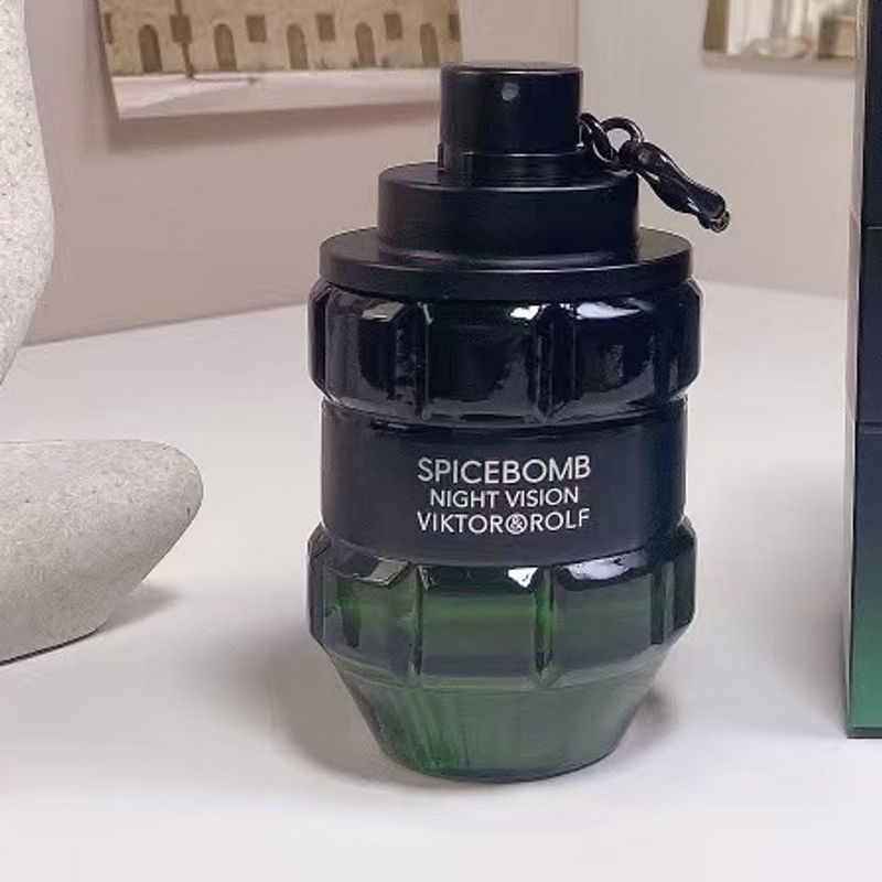 Classic Men Passion Bomb Midnight Edition Sticle de lux Seria de 100 ml Apa de parfum rafinată Parfum din lemn durabil Data Festivalului Selecție de cadouri_voghion.com
