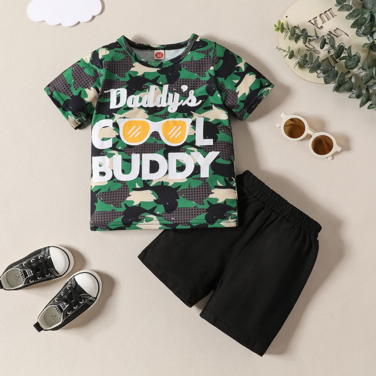 Set aus kurzärmligem T-Shirt und Shorts mit Camouflage-Print für Mutter und Kind – Coole grafische Schriftzüge, atmungsaktive Baumwolle, Sommeroutfit für Kleinkinder und Kinder (80–120 cm)_voghion.com