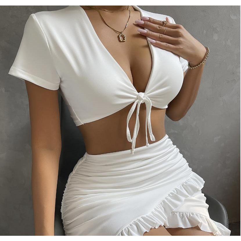 Ensemble deux pièces pour femme, haut à col en V et manches croisées, ourlet à volants, jupe courte, nouvelle collection été 2025_voghion.com