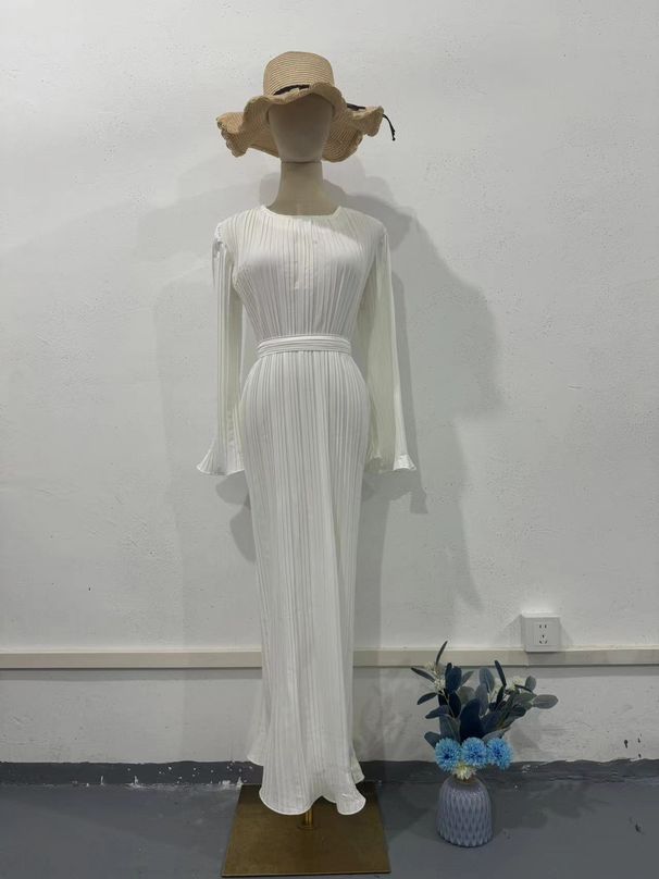 Nuovo abito lungo con maniche plissettate e lunghezza midi senza cappello_voghion.com