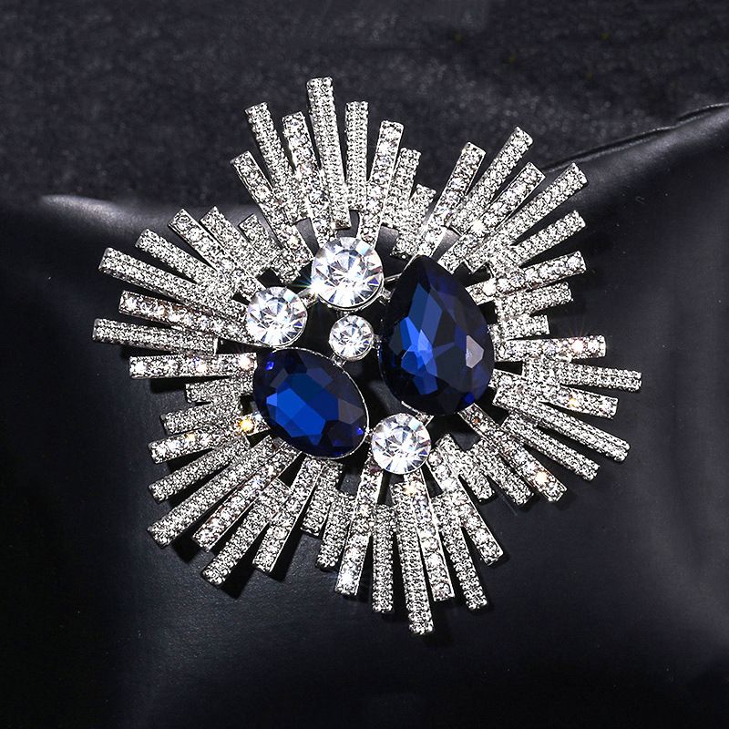 Alloy studded diamond brooch for women, Korean fashion, personality, temperament, crystal brooch, big chest flower_voghion.com