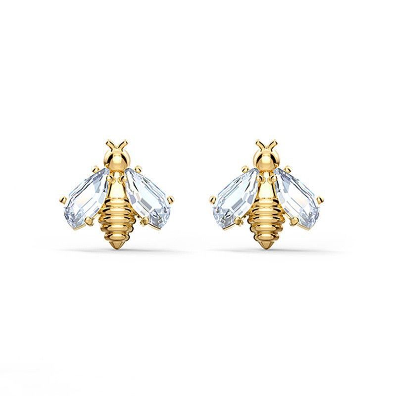 Orecchini a forma di piccola ape dorata tridimensionale con elementi di cristallo per donna_voghion.com