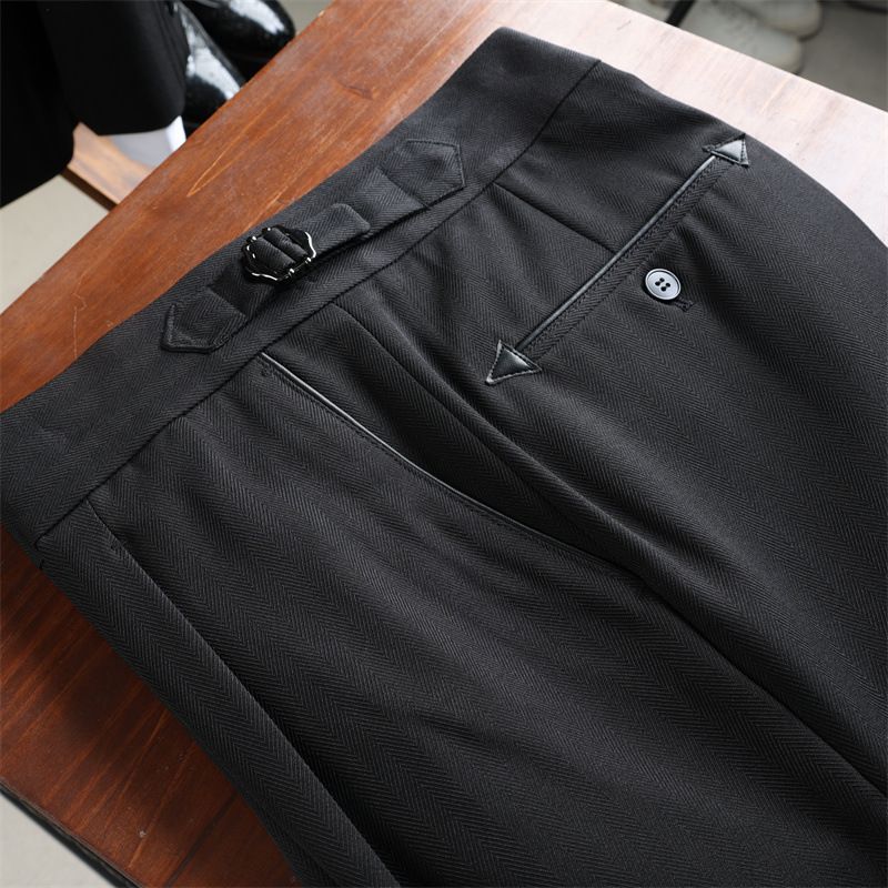 Abito da uomo doppiopetto con revers a lancia – Completo da cerimonia e da lavoro in 95% acetato micro-elasticizzato con spacchi laterali (nero)_voghion.com