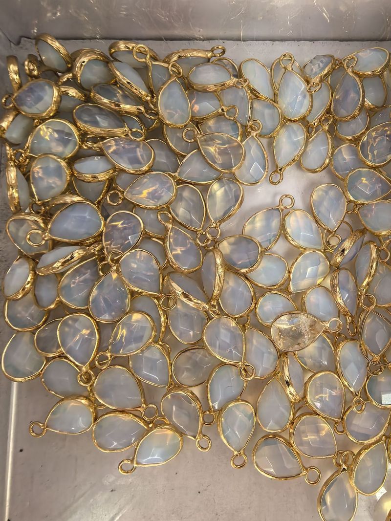Damenschmuck Naturstein Wassertropfen Anhänger Halbedelstein Doppelfacettiert Bogen Oval Anhänger DIY Handgefertigte Stein Accessoires_voghion.com