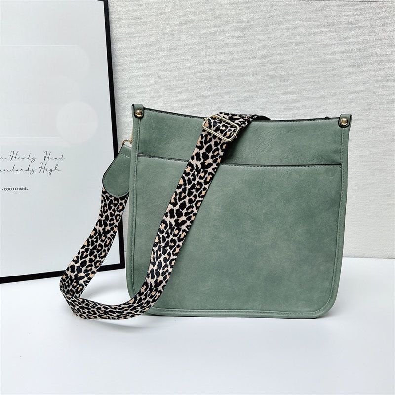 2024 style single bucket for women's fashion, large capacity leopard print wide shoulder strap crossbody tote bag_voghion.com