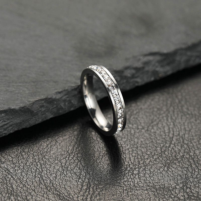 Anello impilabile in acciaio inossidabile con zirconi quadrati per donna e uomo - Fascia per coppia in titanio ipoallergenico con pietre CZ, regalo di bigiotteria alla moda_voghion.com
