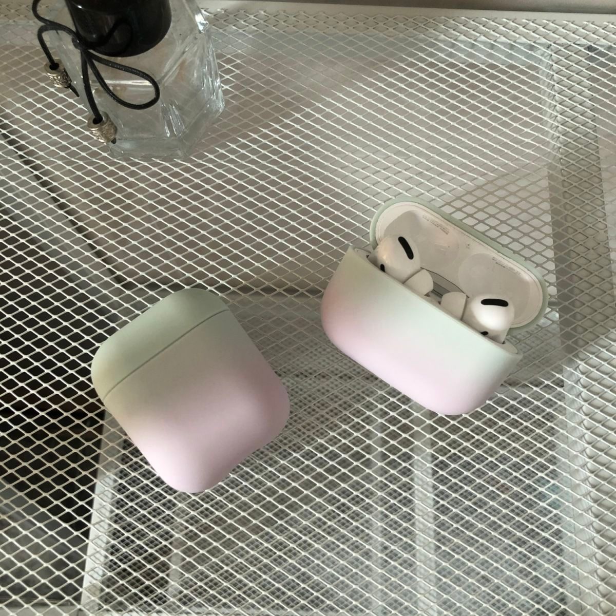 Étui de protection rigide style célébrité à dégradé coloré pour AirPods Pro 2_voghion.com