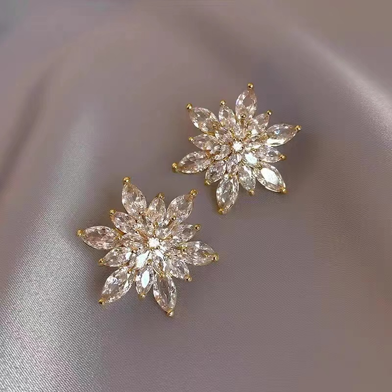 Exquisite und stimmungsvolle Eiskristallblumen mit High-End-Sternen besetzt, gleiches Modell 1014_voghion.com