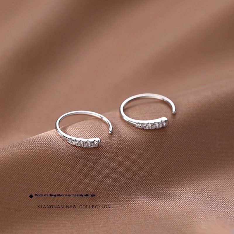 Reines Silber Funkelnde Diamant Ohrringe 2024 Neue Licht Luxus Mode Nischen Design Ohrringe_voghion.com