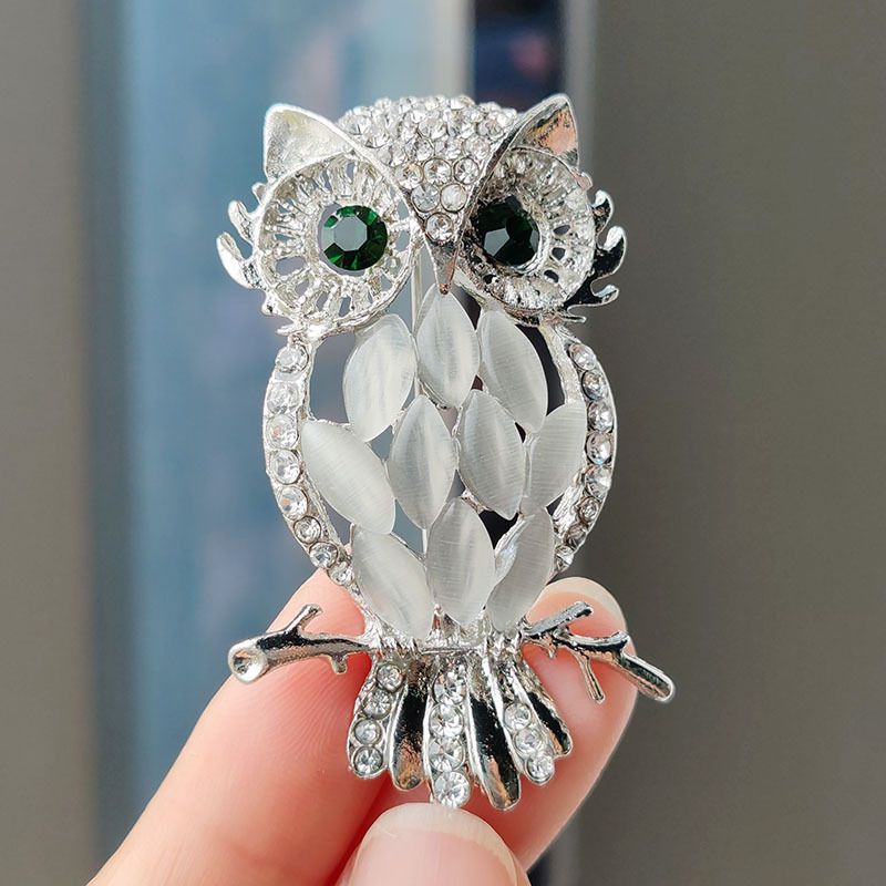 Korean version fashionable personalized cartoon cat's eye stone owl gold and silver dual color brooch chest flower_voghion.com