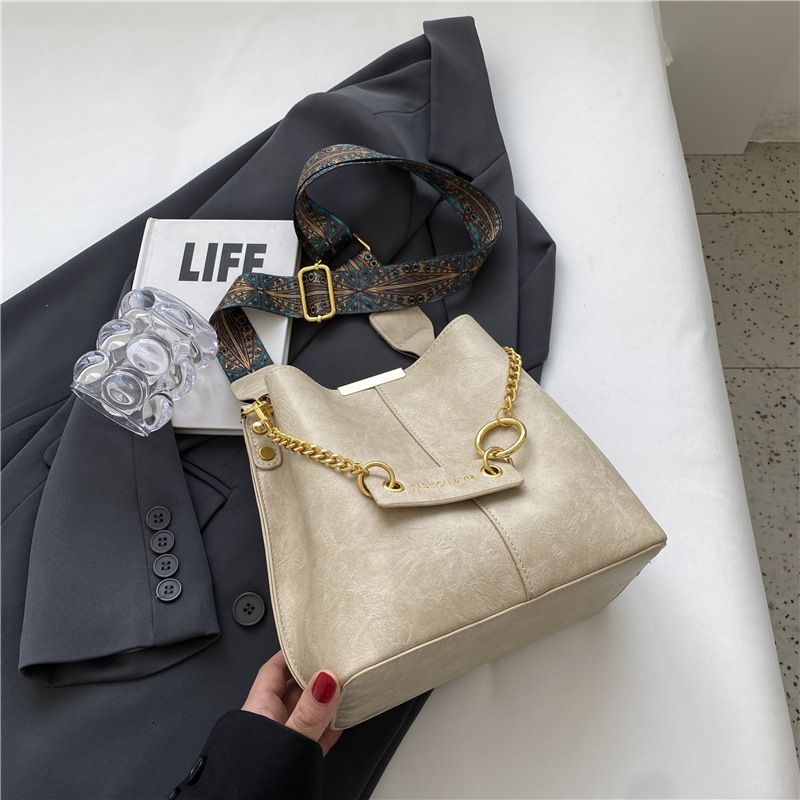 Europe and the United States retro fashion Bucket bag bag ladies 2023 new autumn and winter leisure senior sense of shoulder bag_voghion.com