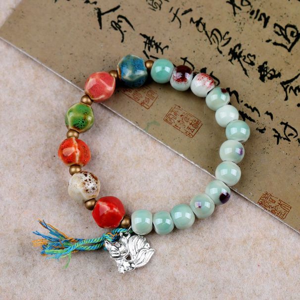 Handgefertigtes, farbenfrohes Perlenarmband aus Jingdezhen: Handgefertigte Keramikperlen mit Tieranhänger für den täglichen Gebrauch, die ein böhmisches und kulturelles Flair verleihen_voghion.com