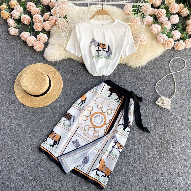 Kadın Giyim Tasarım Duygusu Baskılı Set Kadın Yaz Yeni Kısa Kollu Tişört Yüksek Bel Zayıflama Etek Moda İki Parça Set_voghion.com
