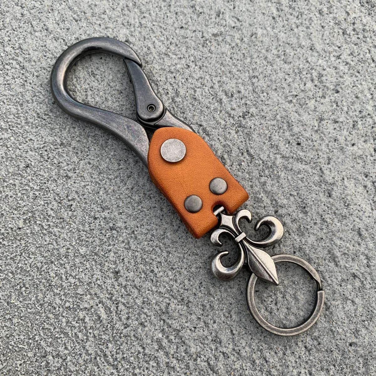 Retro Cross Flower Handmade Cowhide Keychain Niche Personality Car Key Wear Bag Pendant_voghion.com