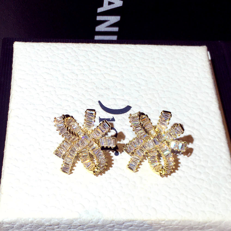 Nuovi orecchini ad ago in argento del designer Super Flash Set Orecchini stile fiocco in zircone e regali di gioielli da donna_voghion.com