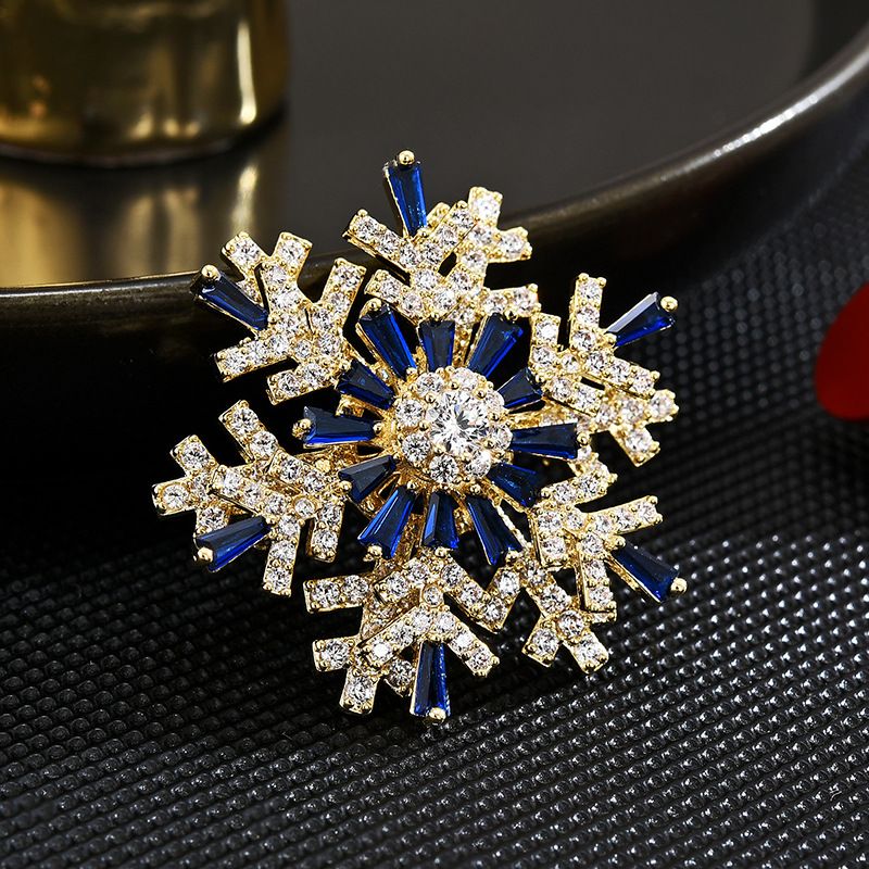 Luxury rotatable snowflake brooch for women, light luxury and elegant chest flower suit, coat brooch, high-end gift_voghion.com