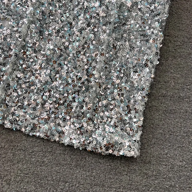 Vêtements pour femmes Costume à la mode, tempérament féminin, chemise brillante à manches longues et col en V avec ourlet en feuille de lotus pour femmes, jupe à paillettes taille haute_voghion.com