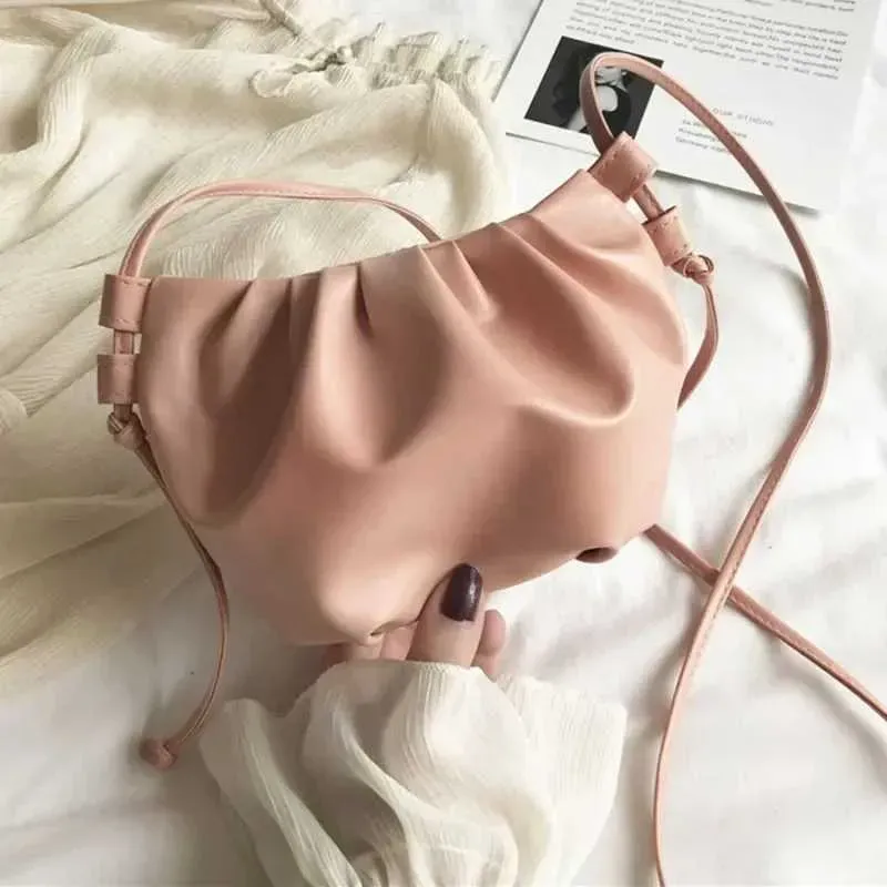 Kleine Tasche 2024 Frühlings- und Sommer-Slope-Trend 100 Temperatur Müllwolkentasche Mini-Münzfalt-Crossbody Y241026_voghion.com