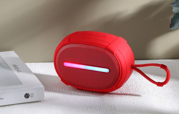 Lyömätön laatu kädessä pidettävä ulkokäyttöön tarkoitettu vedenpitävä langaton kannettava Bluetooth-kortin asettaminen USB-lahjaksi tarkoitettu pieni FM-kaiutin_voghion.com
