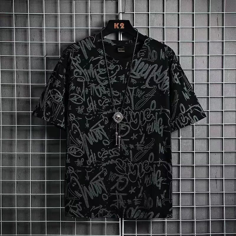 T-shirt à manches courtes imprimé lettre pour hommes graffiti d'été pour hommes ins lâche style de Hong Kong tendance couple étudiant chemise de fond tendance_voghion.com