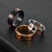 Anillo giratorio de acero de titanio para hombre, con diseño de naipes, con personalidad, color negro y rojo, con transferencia cuadrada, joyería_voghion.com