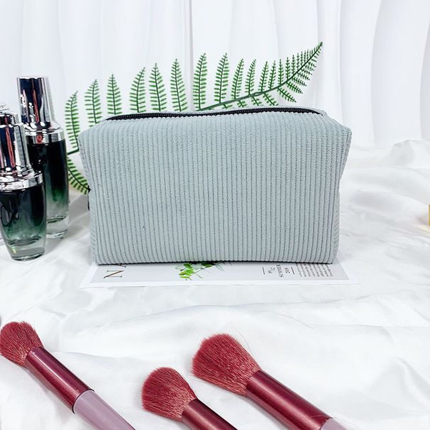 Ferramentas e acessórios de maquiagem Nova bolsa de cosméticos de veludo cotelê portátil de grande capacidade Bolsa de higiene pessoal de alto valor Bolsa de armazenamento de viagem macia de cor sólida_voghion.com