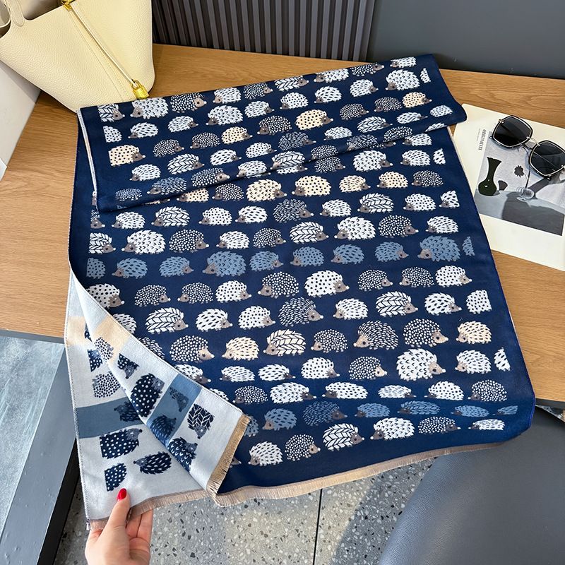 2024 Nuova sciarpa in cashmere a doppia faccia a contrasto di colore alla moda e versatile, invernale di lusso_voghion.com