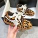 Nuevas zapatillas de entrenamiento alemanas con estampado de leopardo y crin de caballo que aumentan la altura de 6 cm para mujer, clásicas de primavera con doble cordón C_voghion.com