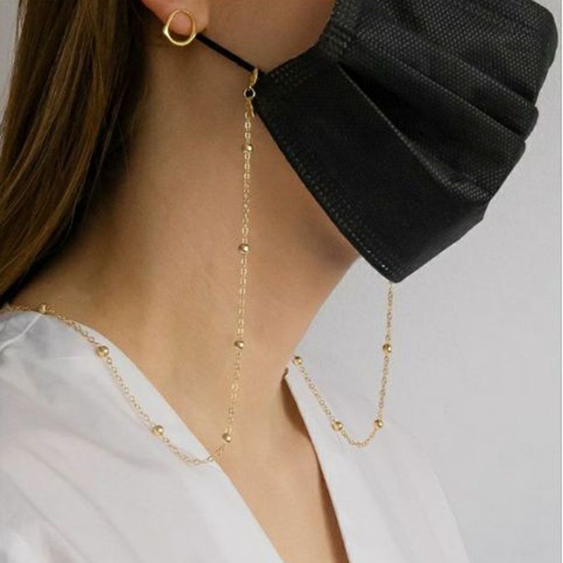 Collana con ciondolo a forma di maschera con perline e fibbia a catena sottile, primavera-estate 2021, da donna_voghion.com